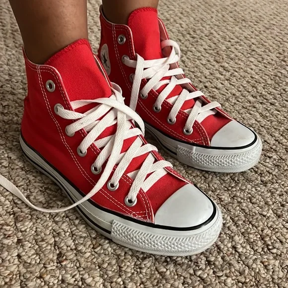 Red converse barely used 4 size men’s 6 size women - Picture 2 of 2